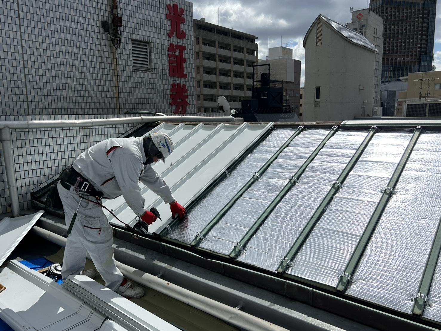 サーモバリアカバー工法の施工イメージ