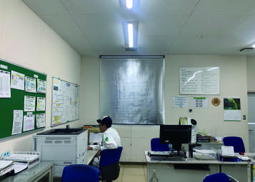 遮熱ロールスクリーン